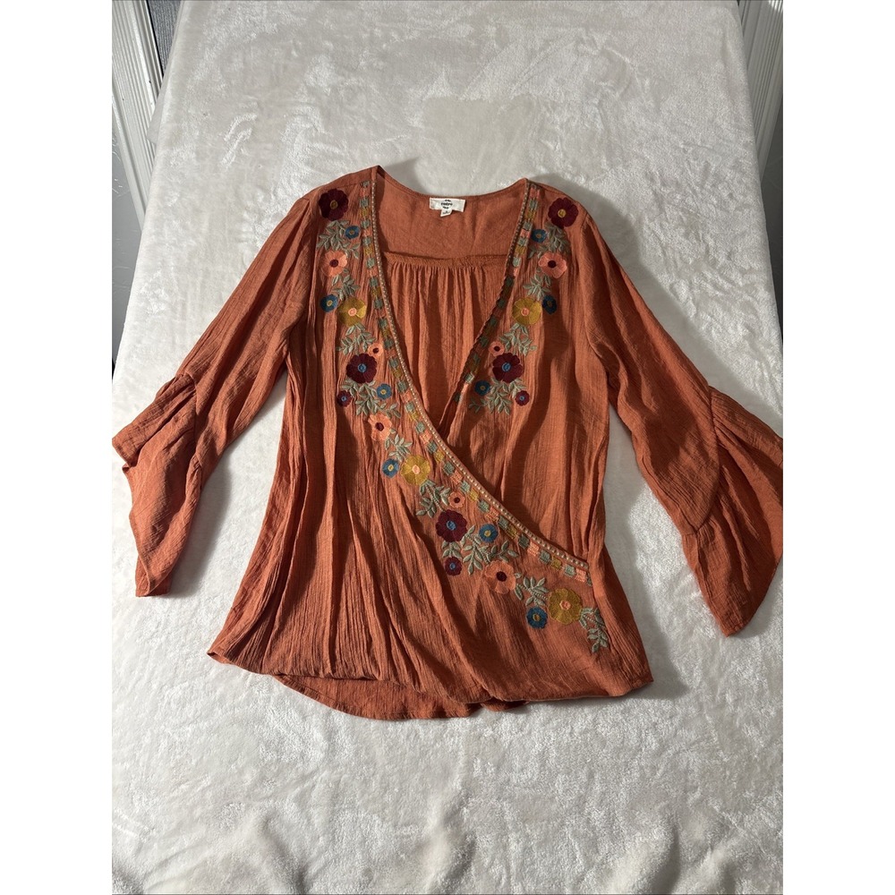 Entro Floral Open/Cross Embroidered Boho Small